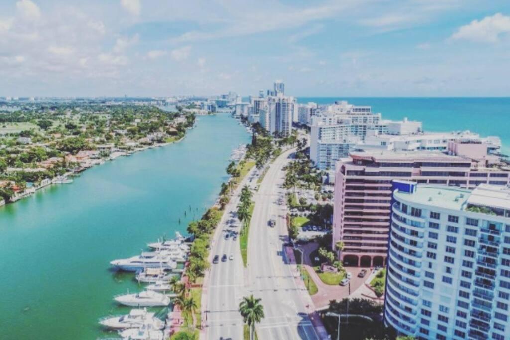 Alexander 511 Miami Beach