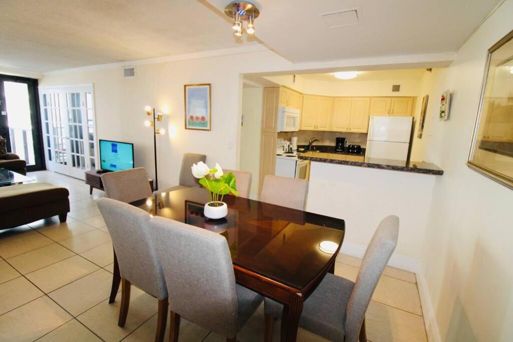 Alexander 511 Beachfront With 2 Pools, Direct Access, Sauna, Tikki Bar Casa de férias